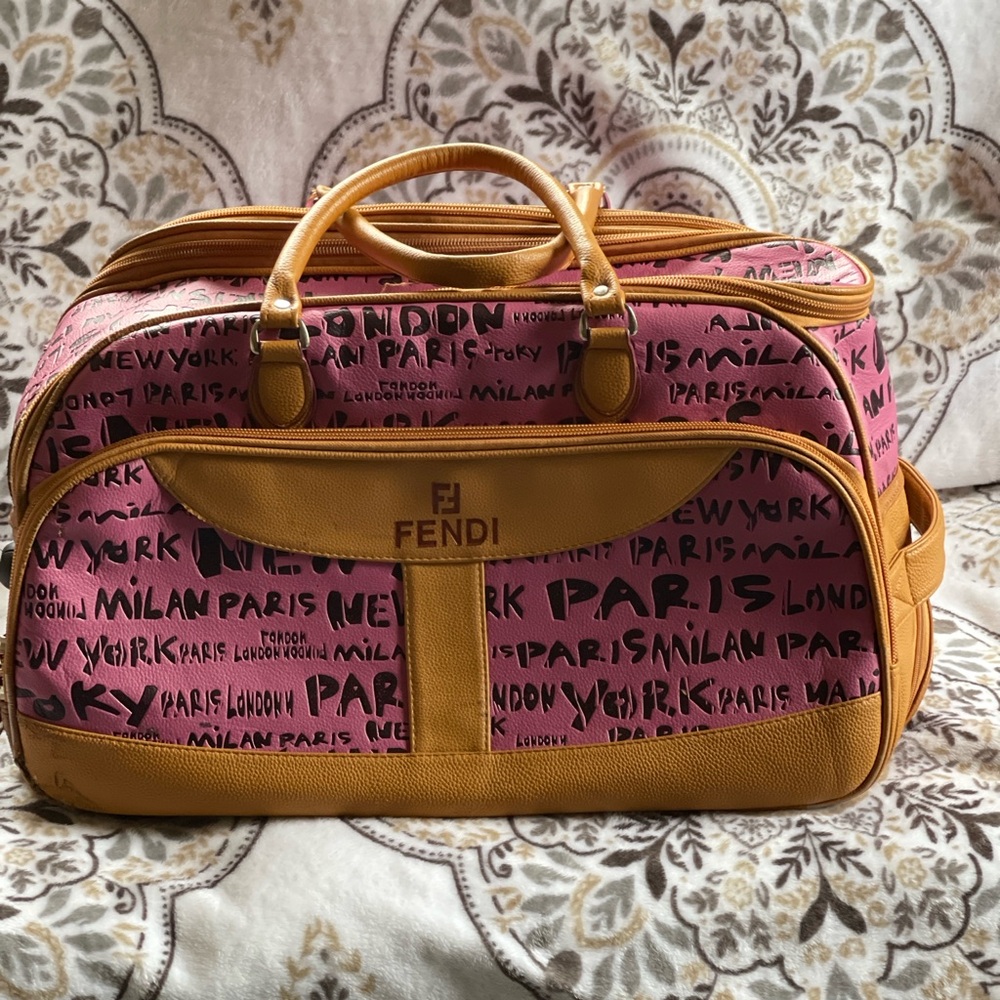 🔥 🔥 Pink and Tan Travel Bag with City Print